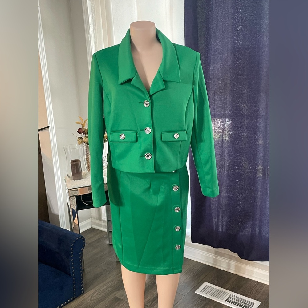Shelby Rose Green Button-Down Skirt Suit Set Blazer Skirt size 12 Curvy form fit